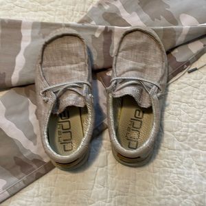 Hey Dude Beige Wally Youth Y3-L4